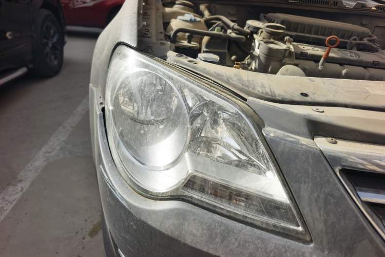 Used Volkswagen Bora 2012 1.6L Manual Fashion Edition Right Front Headlight