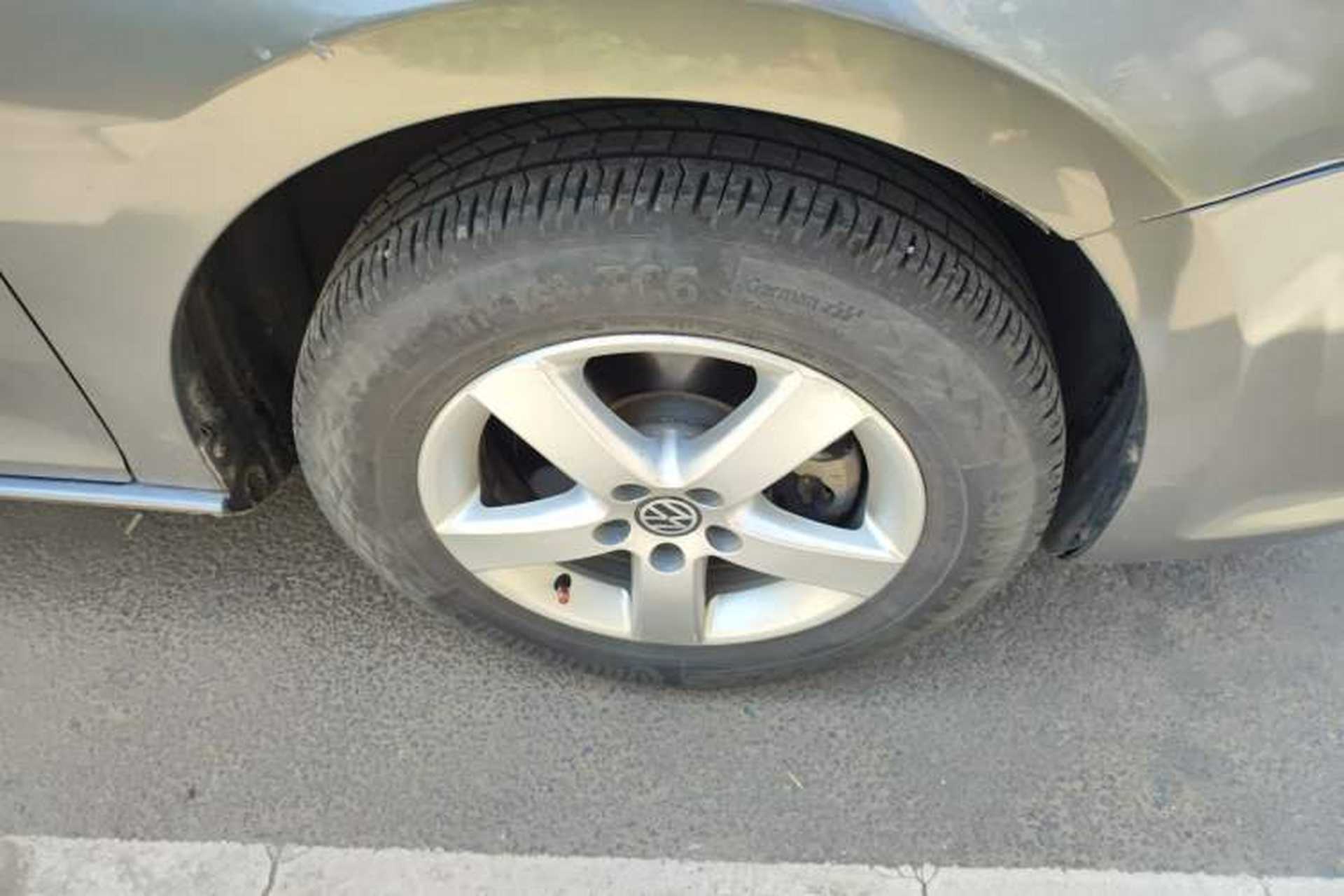 Used Volkswagen Bora 2012 1.6L Automatic Fashion Edition Right Front Wheel Hub
