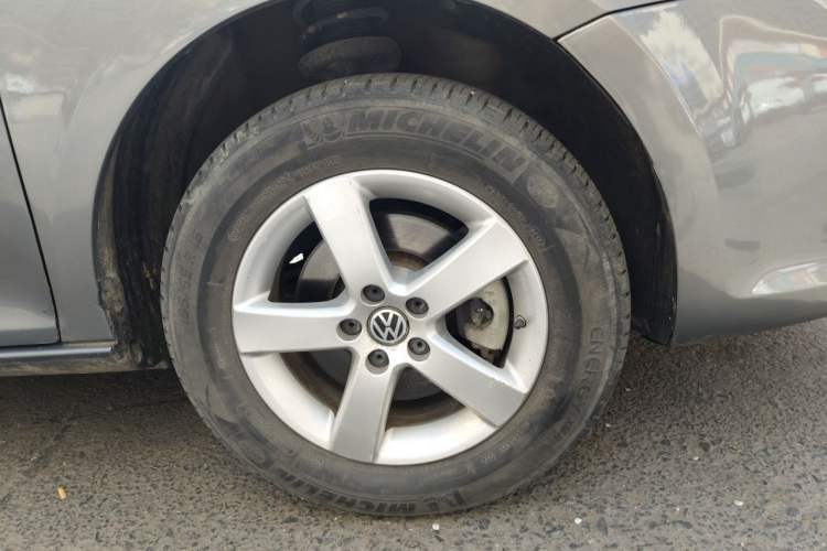 Used Volkswagen Bora 2012 1.6L Manual Stylish & Great Value Edition Right Front Wheel Hub