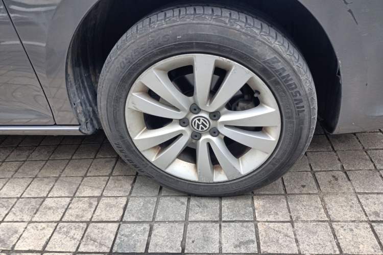 Used Volkswagen Bora 2012 1.6L Automatic Comfortable Value Edition Right Front Wheel Hub