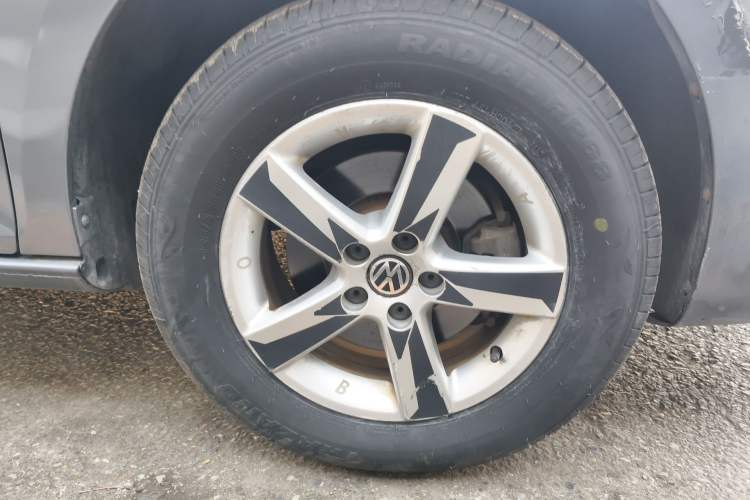 Used Volkswagen Bora 2012 1.6L Manual Fashion Edition Right Front Wheel Hub