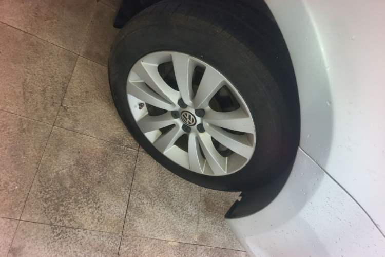Used Volkswagen Bora 2012 1.6L Automatic Comfortable Value Edition Right Front Wheel Hub