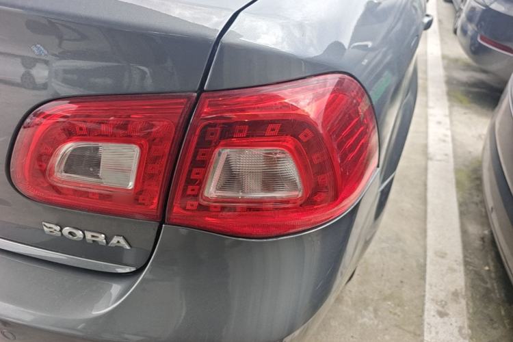 Used Volkswagen Bora 2012 1.6L Automatic Fashion Edition Right Rear Taillight