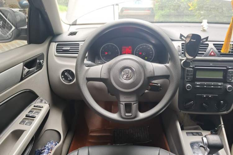 Used Volkswagen Bora 2012 1.6L Automatic Fashion Edition Steering Wheel