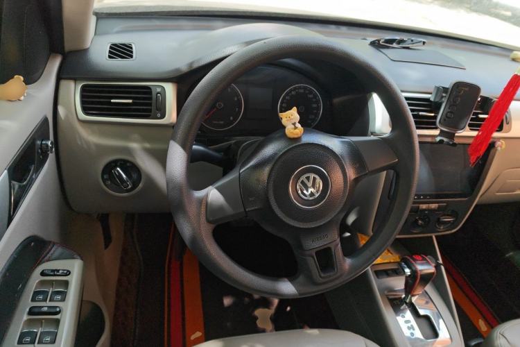 Used Volkswagen Bora 2012 1.6L Automatic Fashion Edition Steering Wheel