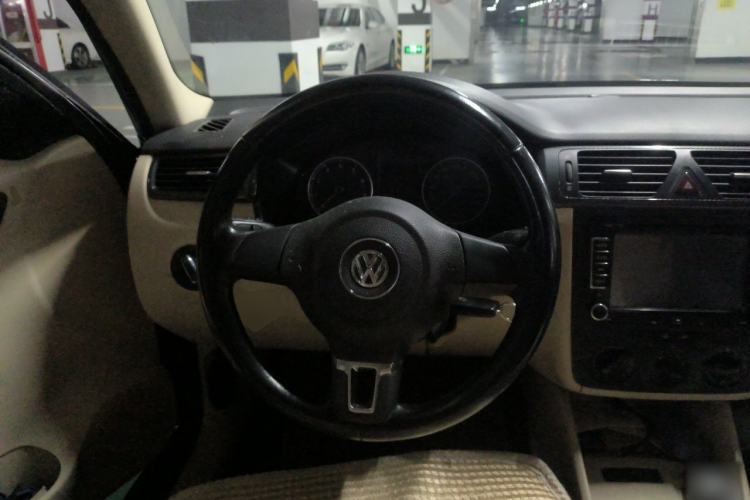 Used Volkswagen Bora 2012 1.4T Manual Comfort Version Steering Wheel