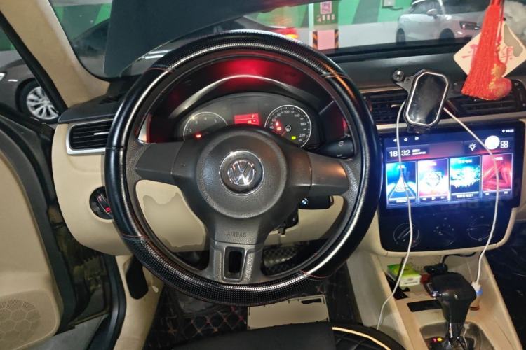 Used Volkswagen Bora 2012 1.6L Automatic Fashion Edition Steering Wheel