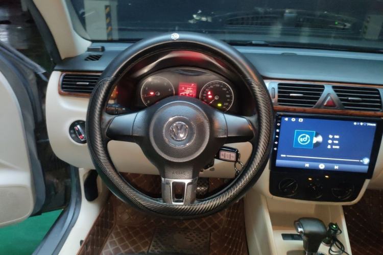 Used Volkswagen Bora 2012 1.6L Automatic Fashion Edition Steering Wheel