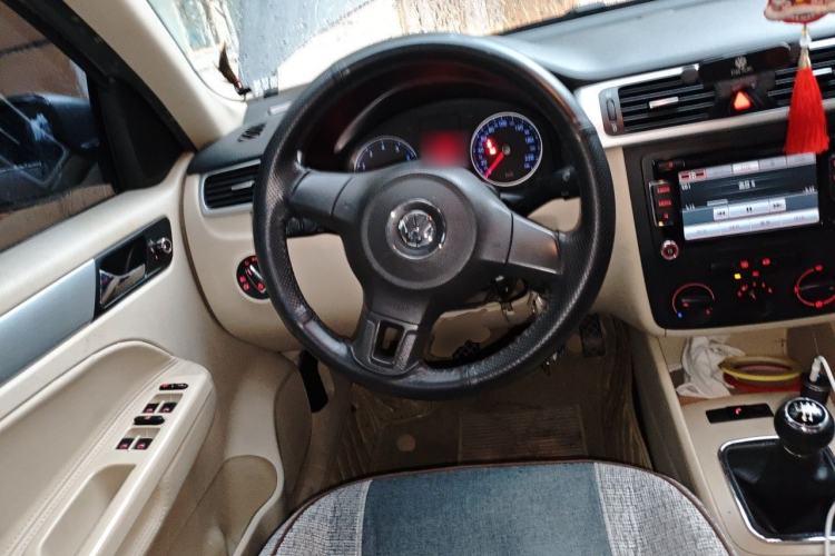 Used Volkswagen Bora 2012 1.6L Manual Fashion Edition Steering Wheel