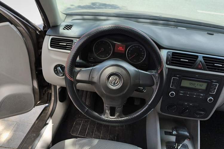 Used Volkswagen Bora 2012 1.6L Automatic Fashion Edition Steering Wheel