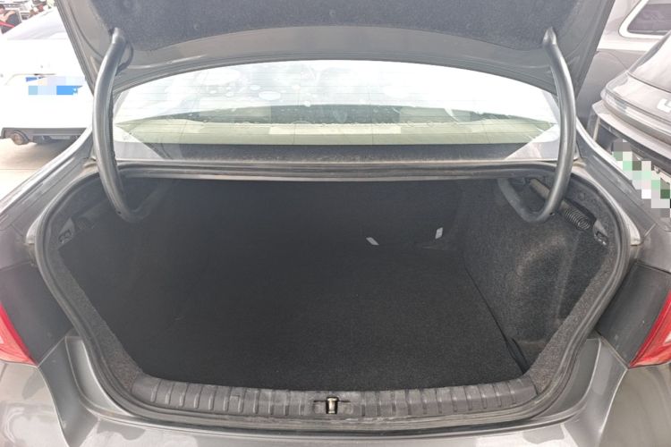 Used Volkswagen Bora 2012 1.6L Automatic Fashion Edition Trunk