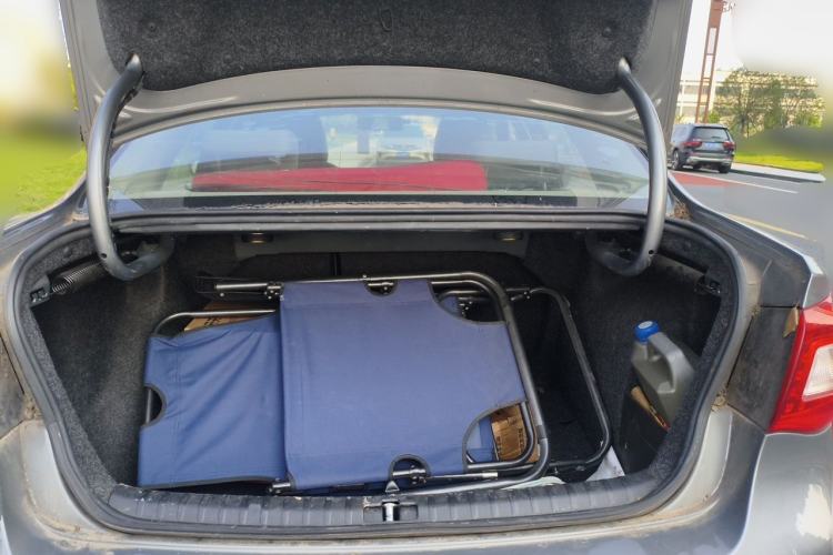Used Volkswagen Bora 2012 1.6L Automatic Comfort Edition Trunk