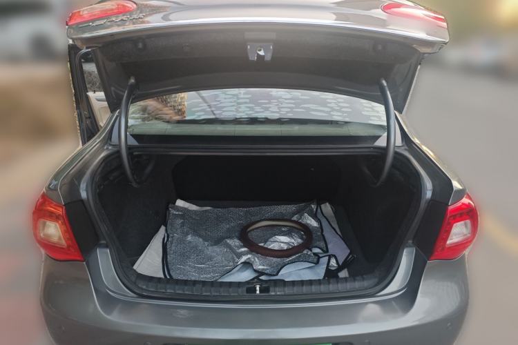 Used Volkswagen Bora 2012 1.6L Manual Fashion Edition Trunk