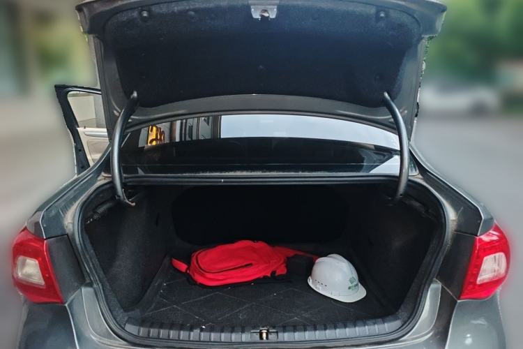 Used Volkswagen Bora 2012 1.6L Automatic Fashion Edition Trunk