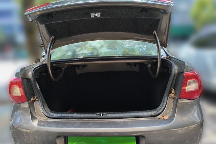 Used Volkswagen Bora 2012 1.6L Automatic Fashion Edition Trunk