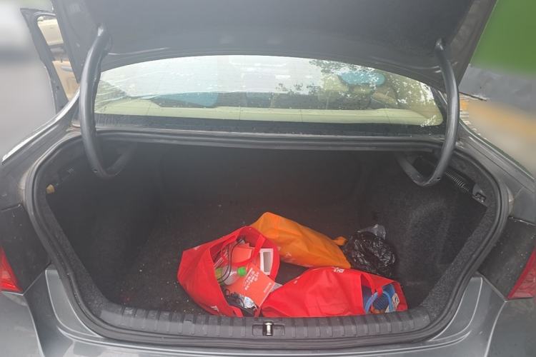 Used Volkswagen Bora 2012 1.6L Automatic Fashion Edition Trunk