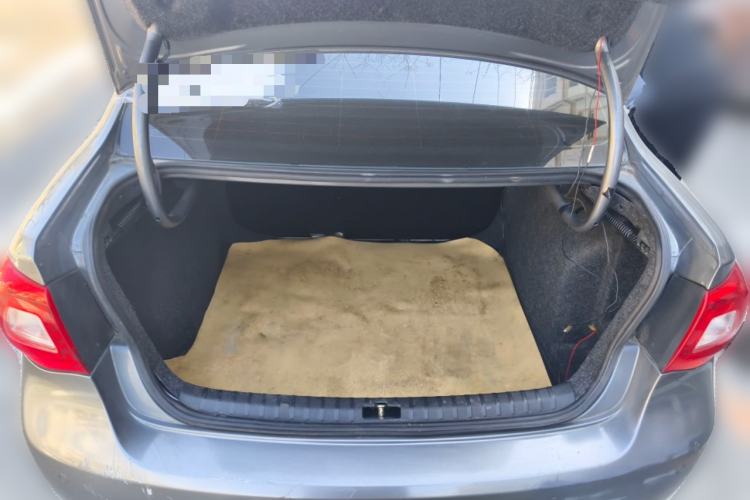 Used Volkswagen Bora 2012 1.6L Manual Fashion Edition Trunk