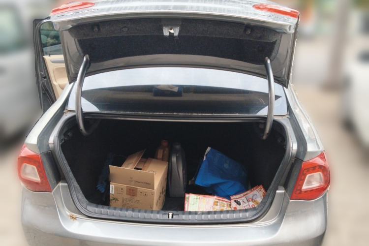 Used Volkswagen Bora 2012 1.6L Automatic Fashion Edition Trunk