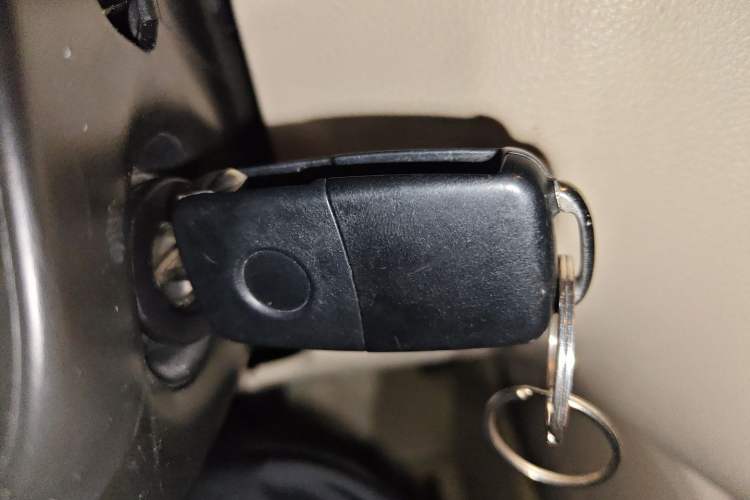 Used Volkswagen Bora 2012 1.6L Manual Fashion Edition Vehicle Key
