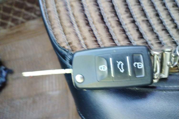 Used Volkswagen Bora 2012 1.6L Automatic Comfortable Value Edition Vehicle Key