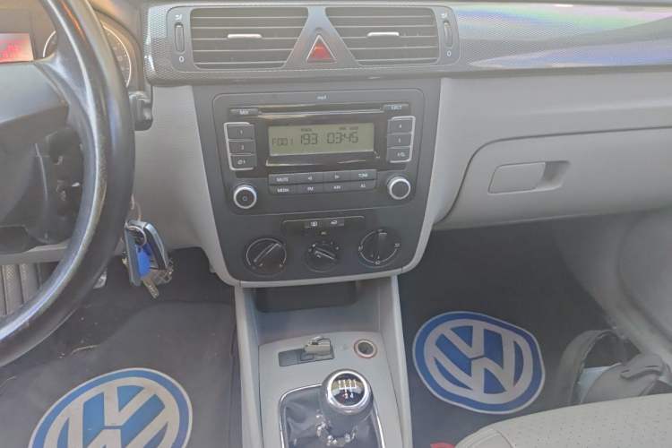 Used Volkswagen Bora 2012 1.6L Manual Comfort Model Audio And AC Panel