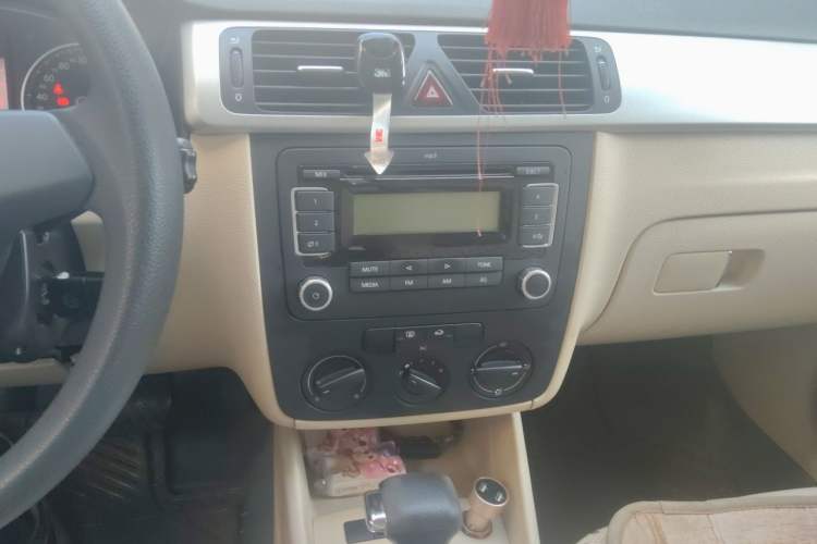 Used Volkswagen Bora 2012 1.6L Automatic Fashion Value Edition Audio And AC Panel