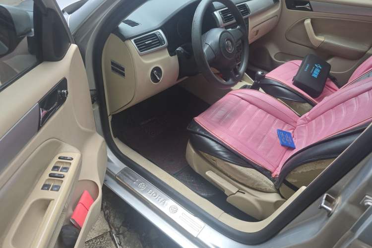 Used Volkswagen Bora 2012 1.6L Manual Fashion Edition Driver Seat