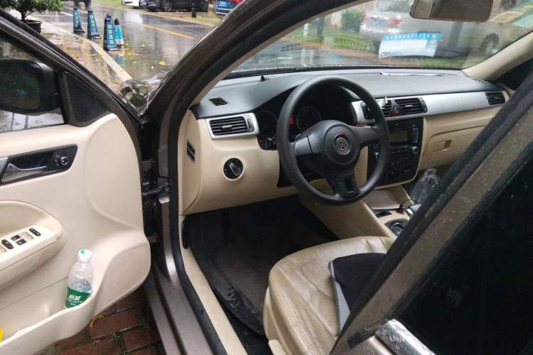 Used Volkswagen Bora 2012 1.6L Automatic Fashion Edition Driver Seat