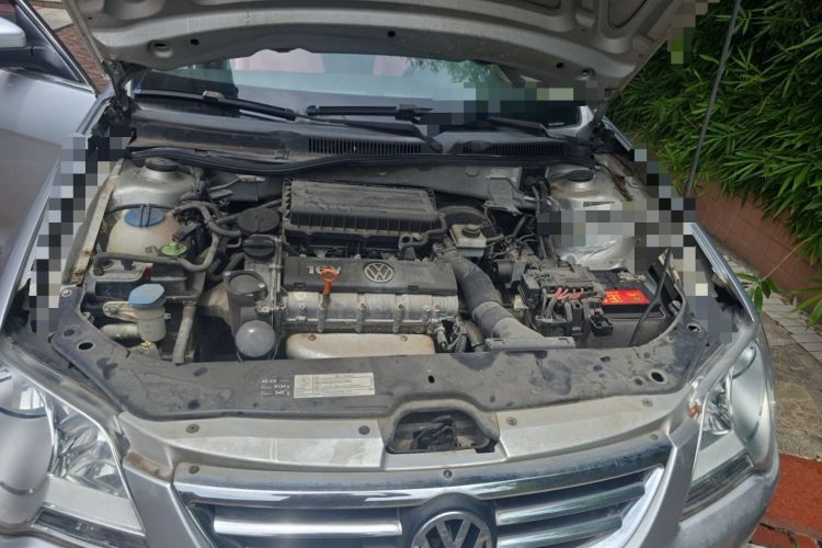 Used Volkswagen Bora 2012 1.6L Manual Fashion Edition Engine Bay