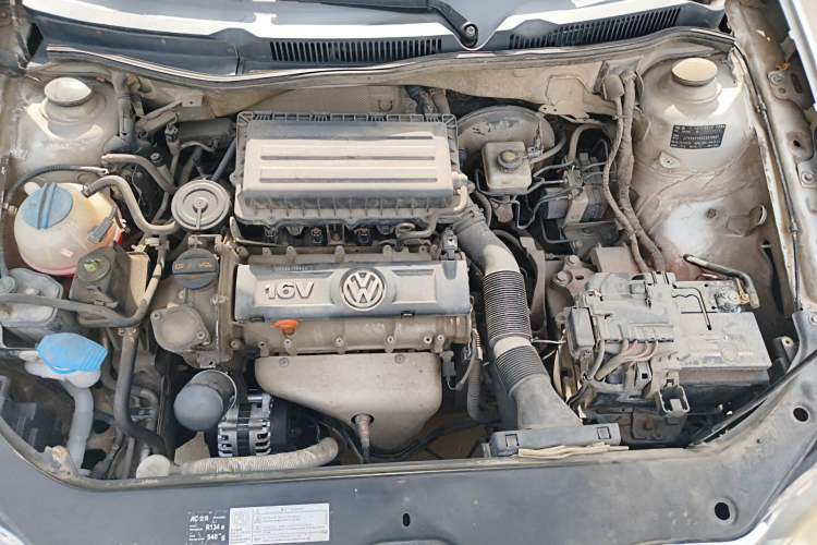 Used Volkswagen Bora 2012 1.6L Manual Fashion Edition Engine Bay