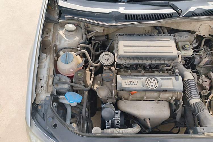 Used Volkswagen Bora 2012 1.6L Manual Fashion Edition Engine Bay Right