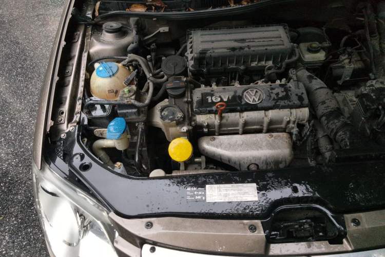 Used Volkswagen Bora 2012 1.6L Automatic Fashion Edition Engine Bay Right