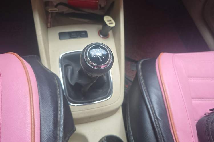 Used Volkswagen Bora 2012 1.6L Manual Fashion Edition Gear Lever