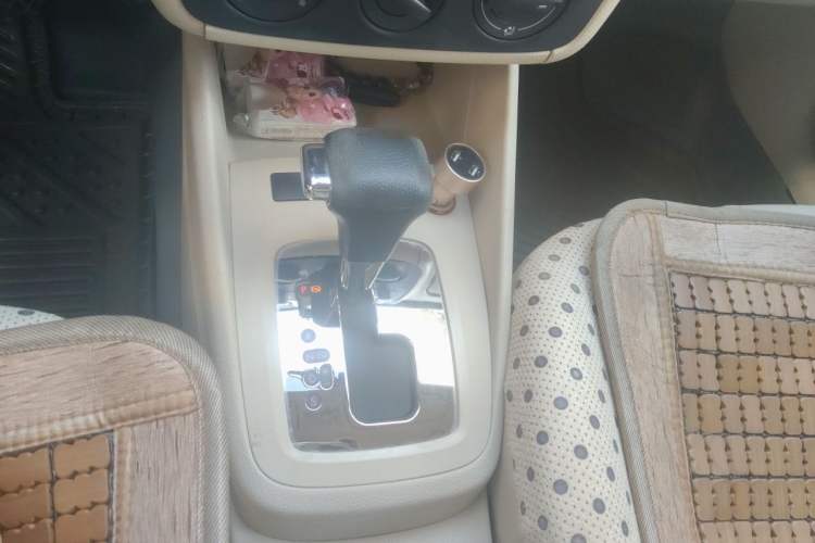 Used Volkswagen Bora 2012 1.6L Automatic Fashion Value Edition Gear Lever