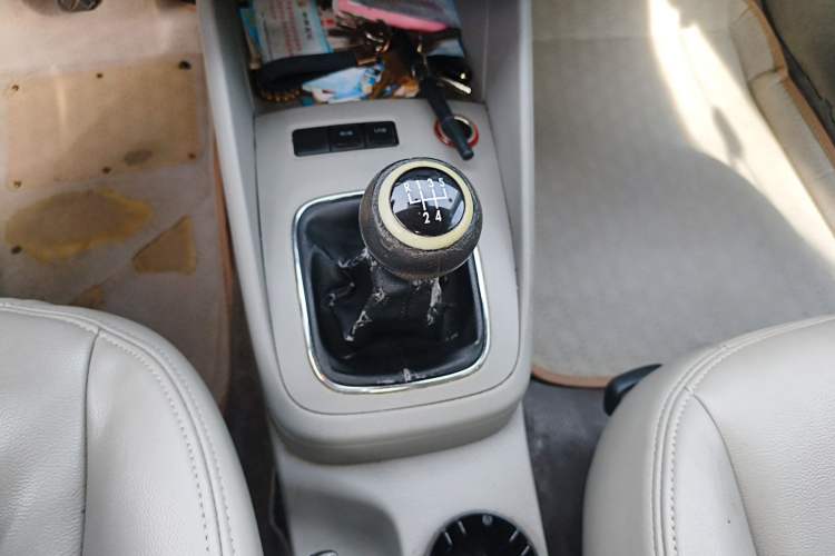 Used Volkswagen Bora 2012 1.6L Manual Fashion Edition Gear Lever