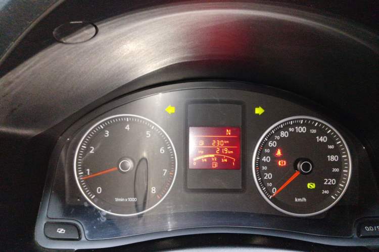 Used Volkswagen Bora 2012 1.6L Automatic Fashion Edition Instrument Cluster