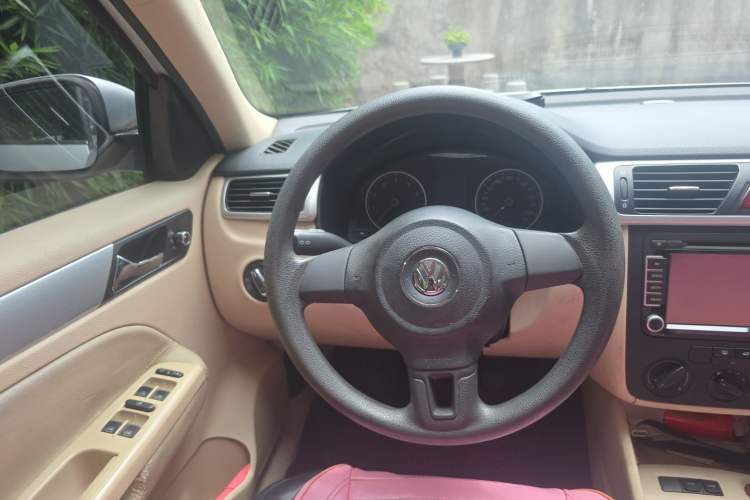 Used Volkswagen Bora 2012 1.6L Manual Fashion Edition Steering Wheel