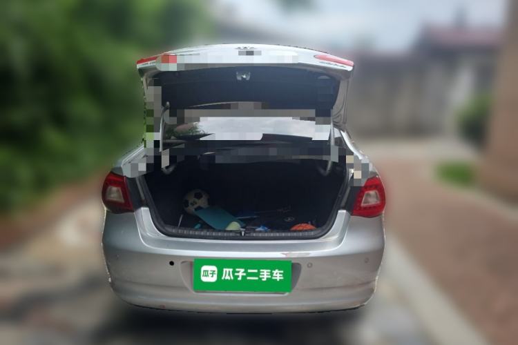 Used Volkswagen Bora 2012 1.6L Manual Fashion Edition Trunk