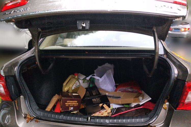 Used Volkswagen Bora 2012 1.6L Automatic Fashion Edition Trunk