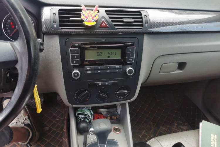 Used Volkswagen Bora 2012 1.6L Automatic Comfort Edition Audio And AC Panel