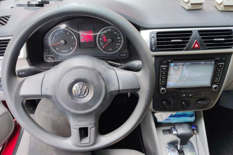 Used Volkswagen Bora 2012 1.6L Automatic Fashion Edition Audio And AC Panel