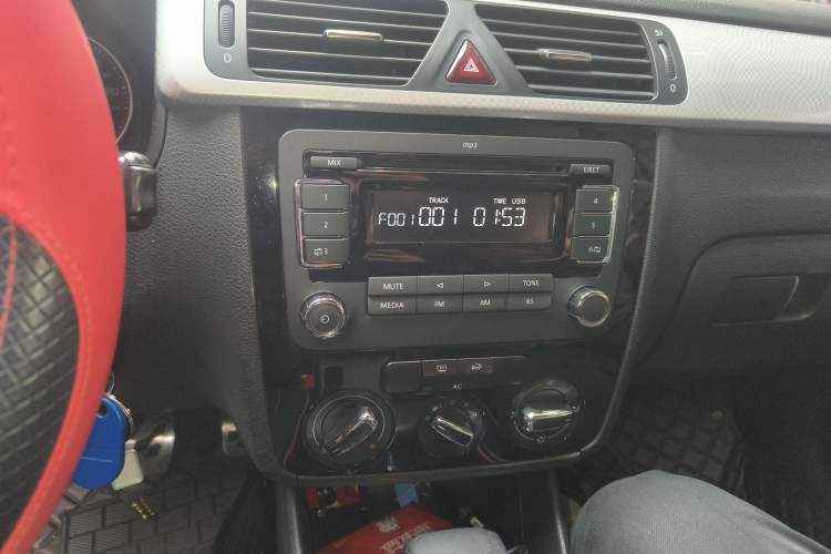 Used Volkswagen Bora 2012 1.4T Automatic Comfort Edition Audio And AC Panel