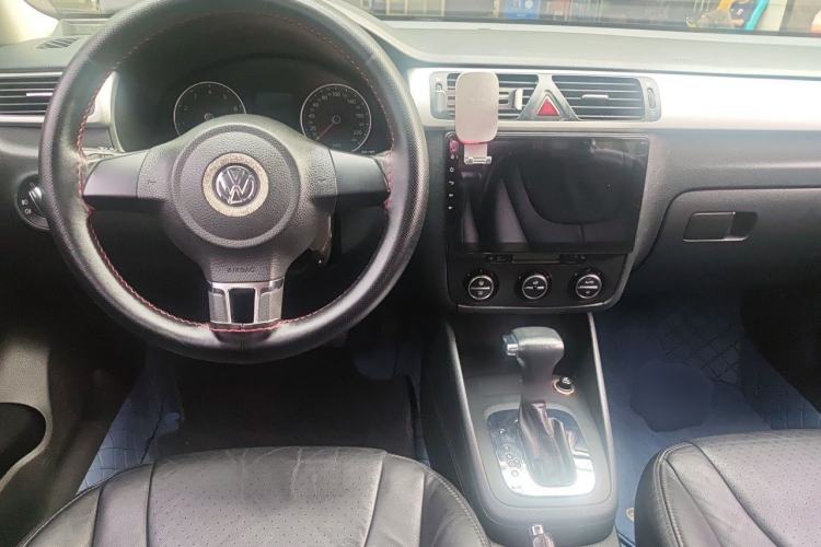 Used Volkswagen Bora 2012 1.4T Automatic Luxury Version Center Console