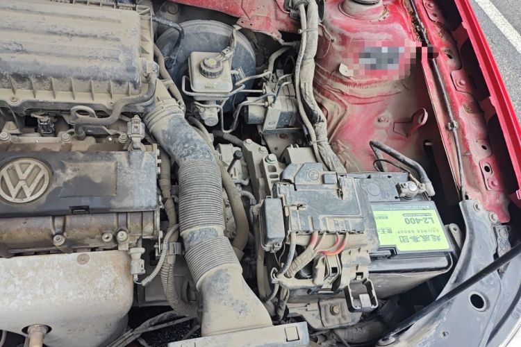 Used Volkswagen Bora 2012 1.6L Automatic Fashion Edition Engine Bay Left