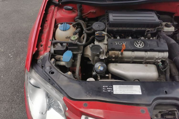Used Volkswagen Bora 2012 1.6L Automatic Comfort Edition Engine Bay Right