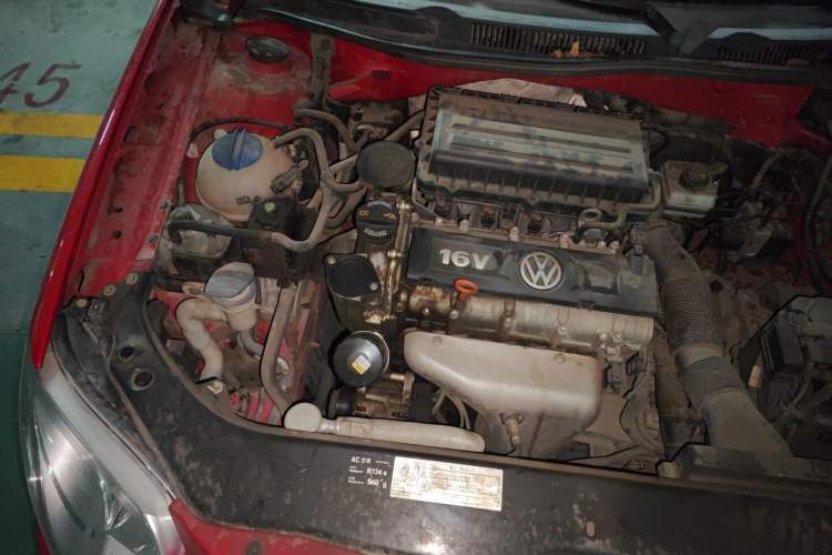 Used Volkswagen Bora 2012 1.6L Automatic Fashion Edition Engine Bay Right