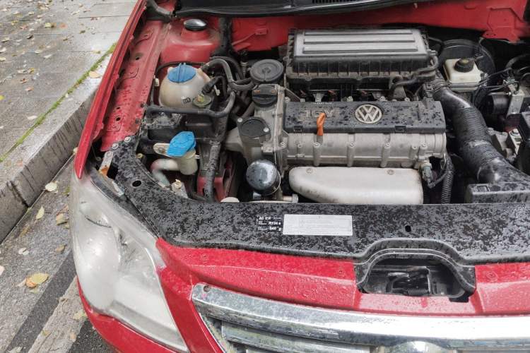 Used Volkswagen Bora 2012 1.6L Automatic Fashion Edition Engine Bay Right