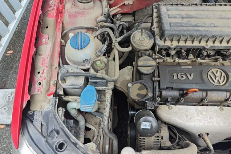Used Volkswagen Bora 2012 1.6L Automatic Fashion Edition Engine Bay Right
