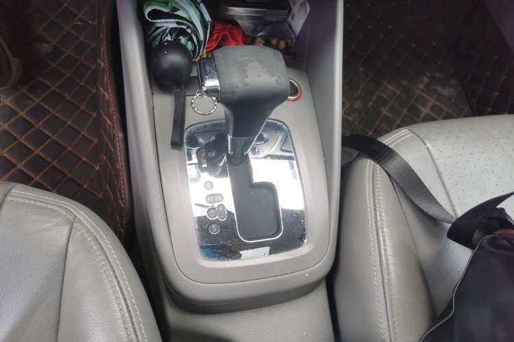 Used Volkswagen Bora 2012 1.6L Automatic Comfort Edition Gear Lever