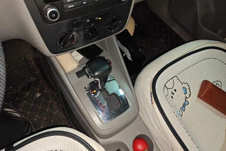 Used Volkswagen Bora 2012 1.6L Automatic Fashion Edition Gear Lever